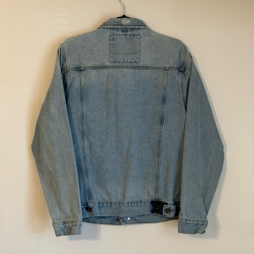 GAP Light Wash Distressed Denim Trucker Jacket Medium - Picture 3 of 3
